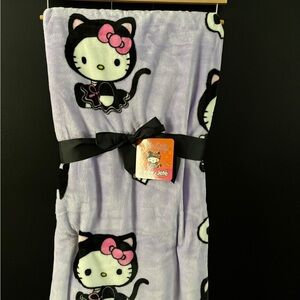 2024 Halloween HELLO KITTY Plush Blanket NWT